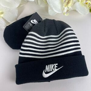 Nike Baby Winter Hat And Mittens Size 12/24 months